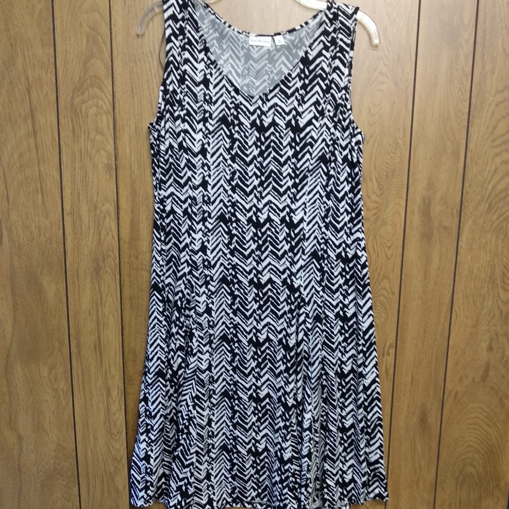 Kim Rogers Medium Black and White Dress